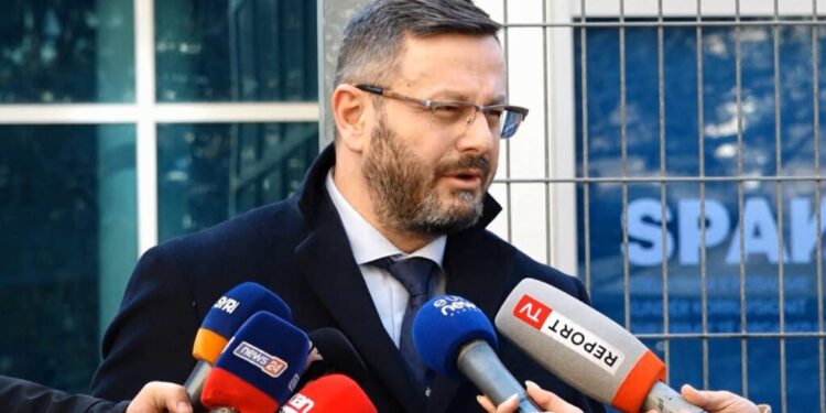 SHKELJE E BARAZISË NË TENDERA/ Plarent Ndreca debate me prokuroren në GJKKO. Çfarë u vendos