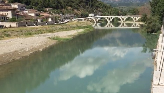 E RËNDË/ Dyshohet se është vetëmbytur, gjendet trupi i pajetë i një 58-vjeçareje në lumin Osum