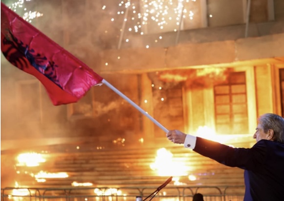 OPOZITA NUK I NDAL PROTESTAT/ Çfarë pritet të ndodh sot pas “shkrirjes” së kabinetit qeveritar?