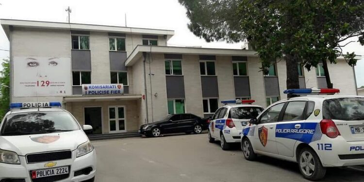 PLAS KEQ SHERRI NË NJË FAMILJE NË FIER/ Xhaxhai plagos me thikë nipin e tij