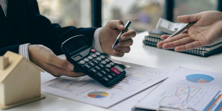 GJYSMA E SHQIPTARËVE NË PASIGURI FINANCIARE/ 54.5% s’përballojnë dot 1 mijë euro shpenzim të papritur