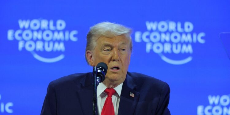 PUBLIKOI VIDEON KU OBAMA DHE BASHKËSHORTJA E TI SHFAQESHIN SI MAJMUN/ Trump: Nuk bëra asgjë të gabuar