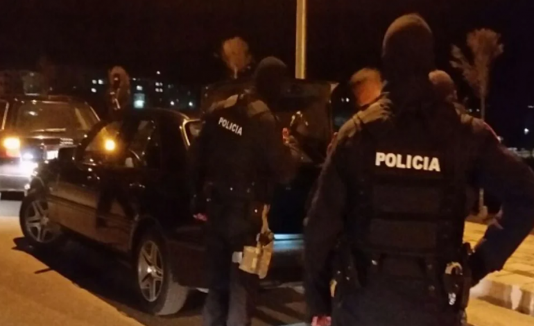 GODITET GRUPI I STRUKTURUAR KRIMINAL NË ELBASAN/ 3 në pranga, sekuestrohen 45 kg kanabis dhe armë luftarake, plagoset një polic