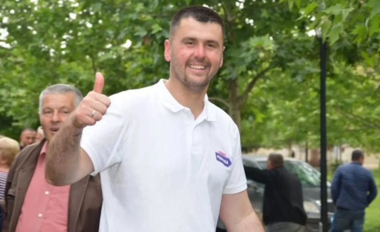 U DËNUA ME BURG/ Reagon ish-kryebashkiaku i Rrogozhinës, Edison Memolla: Lufta ime…