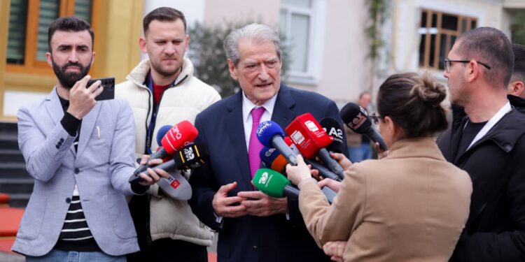 “TERRITORIALJA”/ Berisha: Jemi në komision, opozita nuk është njoftuar për mbledhjet