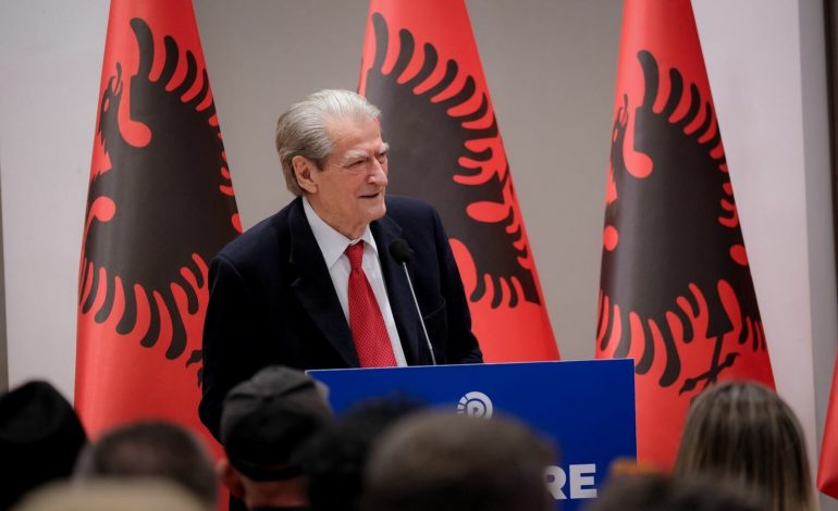 “BËJNË SIKUR JANË ME NE”/ Berisha sulmon Salianjin një ditë pas takimit me demokratët e Fierit: Nuk na duhen dhe as kemi lidhje me ata