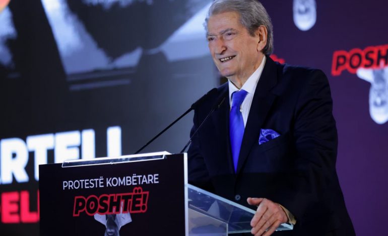 PROTESTA/ Berisha para demokratëve: Paralajmëroi se nuk do përfillë vendimin e Gjykatës Kushtetuese