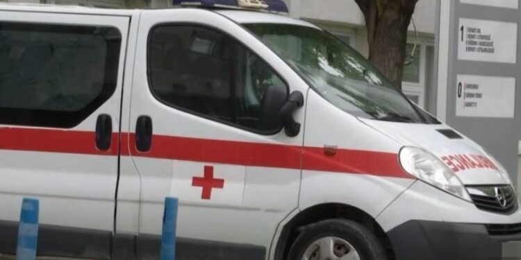 TË SHTËNA ME ARMË ZJARRI NË MITROVICË/ Një i plagosur dërgohet në spital, arrestohet autori i dyshuar
