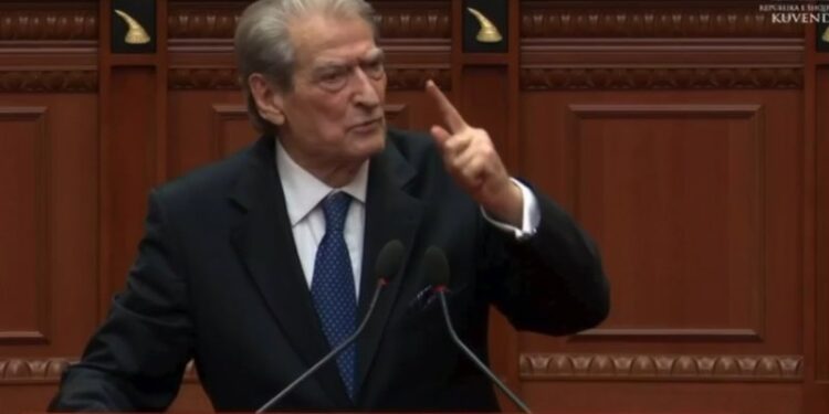 “RRINI SI PULA PARA TË HUAJVE”/ Berisha-mazhorancës: Rama po ju përdor si lolo