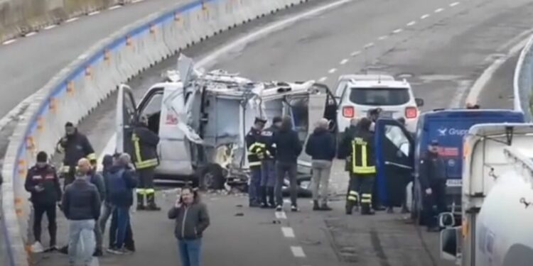 SULMOHET MAKINA ME PARA NË ITALI/ Grabitësit bllokojnë autostradën dhe hapin zjarr ndaj karabinierëve