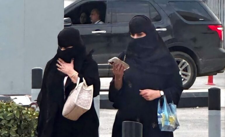 SPANJË/ Ndalohet burka në dy qytete, e majta kundërshton vendimin