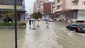 PËRKEQËSIMI I MOTIT/ Pritet intensitet i lartë i reshjeve nga e premtja në Durrës