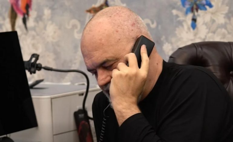 VIDEOLAJM/ Rama telefonon Thaçin: Gëzuar Pavarësinë e Kosovës komandant, më vjen keq…