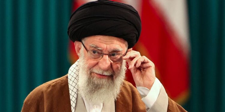 TENSIONET NË PIKËN KRITIKE/ Khamenei paralajmëron “luftë rajonale” nëse SHBA-të sulmojnë