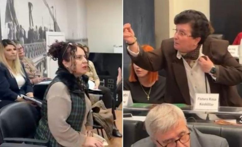 “DO E KTHJEJMË PËRMBYS KËTË SALLË”/ Përplasje brenda bashkisë Durrës, qytetarja hyn në sallën e mbledhjes