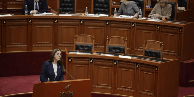 “S’KA TELEFON. SIGURIA KIBERNETIKE DHE OFICERËT E RINJ”/ Kumbaro prezanton planin për shkollat
