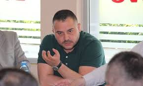 40 MIJË GJOBË PËR T’I FSHIRË ARTIKULLIN ZYRTARIT/ Burg për zyrtarin. Dëshmia në gjyq: S’dija çfarë kishte në zarf