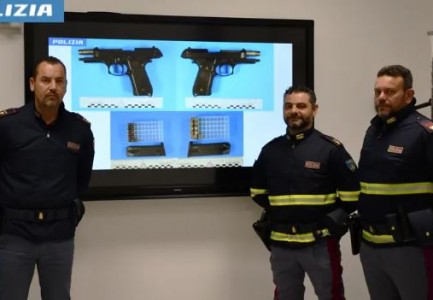 GRABITJE TË ARMATOSURA NË DYQANE LUKSOZE/ Arrestohet ‘skifteri’ shqiptar! Në folenë e pistoletës i gjendet një fishek floriri, po udhëtonte…