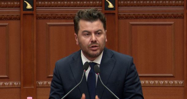 “SHQIPTARËVE PO U GRABITEN PRONAT”/ Kapri denoncon nga Kuvendi: Edhe pse nën hetim, Balluku firmosi…