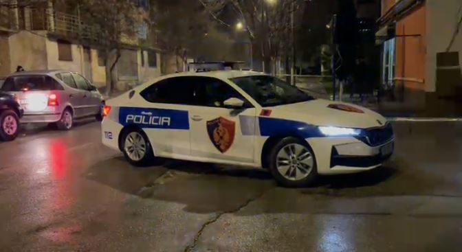 DETAJET/ U godit me thikë pas sherrit në një lokal në Korçë, 37-vjeçari i plagosur niset drejt Tiranës