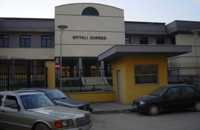 E RËNDË NË DURRËS/ Foshnja humbi jetën pak orë pas lindjes, e pëson mjeku