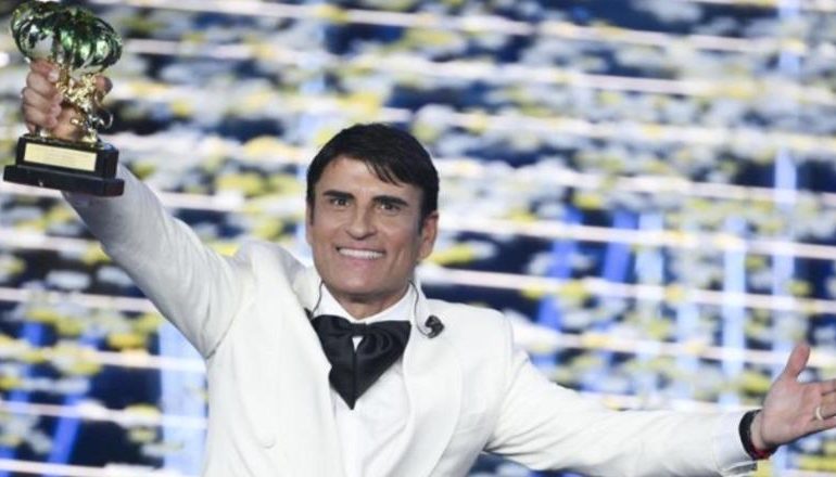 TRIUMFON NË SANREMO/ Da Vinci: Ia dedikoj Napolit! Ermal Meta në vend të 8-të, Carlo Conti njofton largimin si drejtor artistik