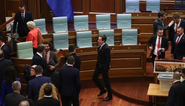 A DO TA RATIFIKOJË? Bllokada në Kuvendin e Kosovës rrezikon fatin e marrëveshjeve ndërkombëtare 121-milionëshe
