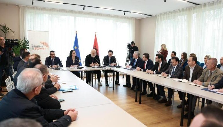 TAKIM ME FURNIZUESIT E NAFTËS/ Rama: Rritja e çmimit e moderuar, më mirë fitim të ulët, se Bordin në kurri!