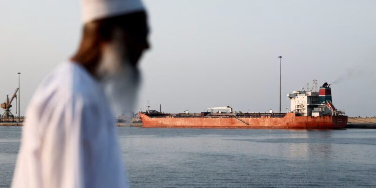 DIPLOMACIA UL ÇMIMIN E NAFTËS/ Omani ndërhyn si ndërmjetës, Trump pezullon sulmet ndaj Iranit