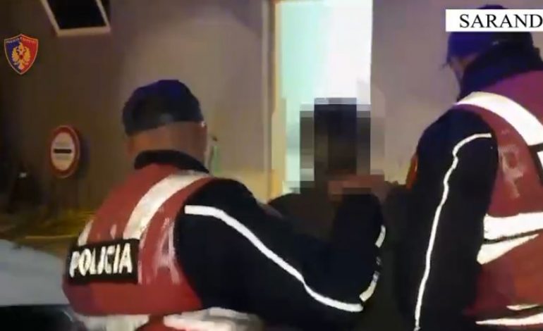 “PLAS” SHERRI NË SARANDË/ 62-vjeçari kërcënoi fqinjët me armë në shtëpi, ZBULOHET shkaku