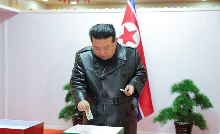 KIM JONG-UN FITON me 99.93%/ “Festa” në rrjetet sociale. Ç’ndodhi me 0.07% që nuk votuan për diktatorin