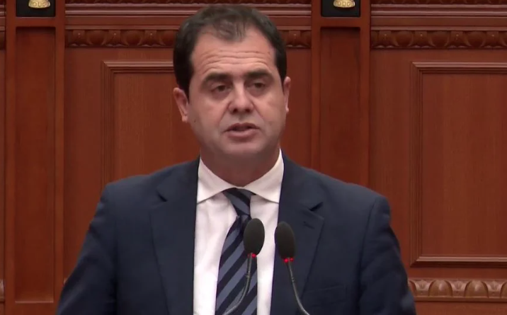 KËRKESA E SPAK PËR ARRESTIMIN E BALLUKUT/ Bylykbashi lexon raportin e opozitës: Deputetët të votojnë pro