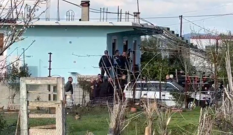 I MOSHUARI VRAU GRUAN MË PAS VETEN/ Pamje nga vendngjarja e krimit makabër në Roskovec