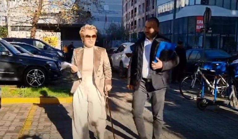 “IKU AI GJYNAH…”/ Batuta para GJKKO, Kryemadhi: Sidoqoftë do shihemi një herë në muaj