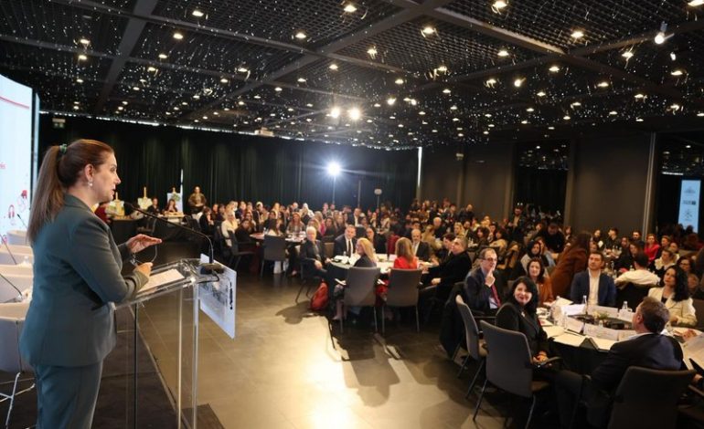 KONFERENCA PËR EDUKIMIN PAS SHKOLLOR/ Kumbaro: Shkollat hapësira për zhvillim social, qytetar dhe kreativ