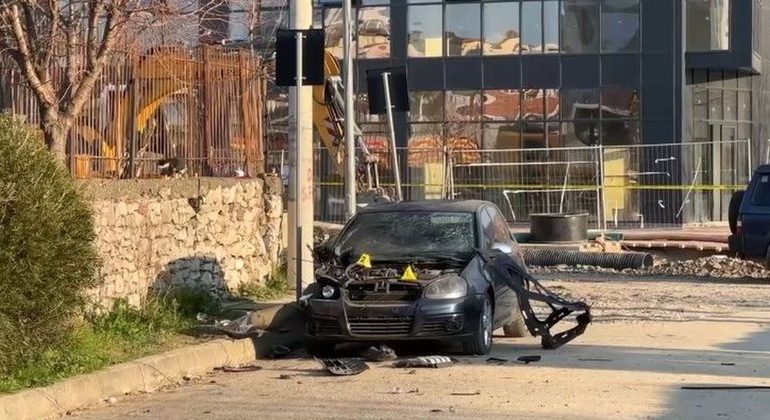 EMRI/ Vendosi lëndë plasëse në automjetin e efektivit të policisë, lirohet nga burgu 32-vjeçari