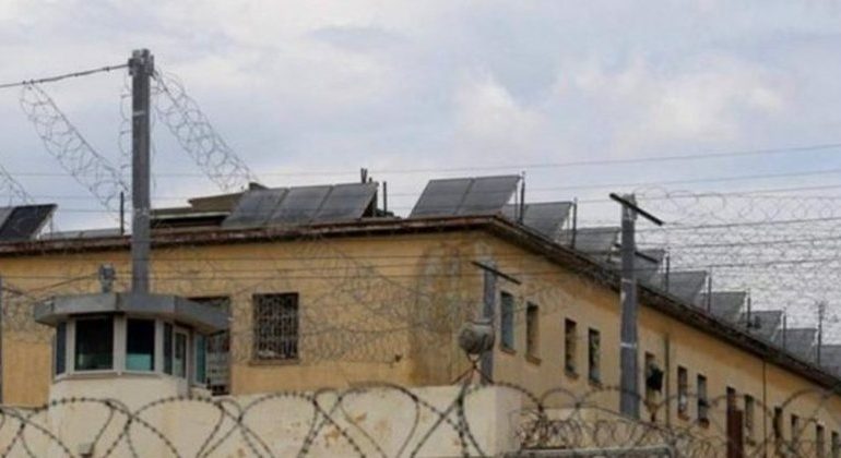 ZBULOHET SHTËPI BARI NË PEQIN/ Shpallet në kërkim drejtori i burgut të Rrogozhinës