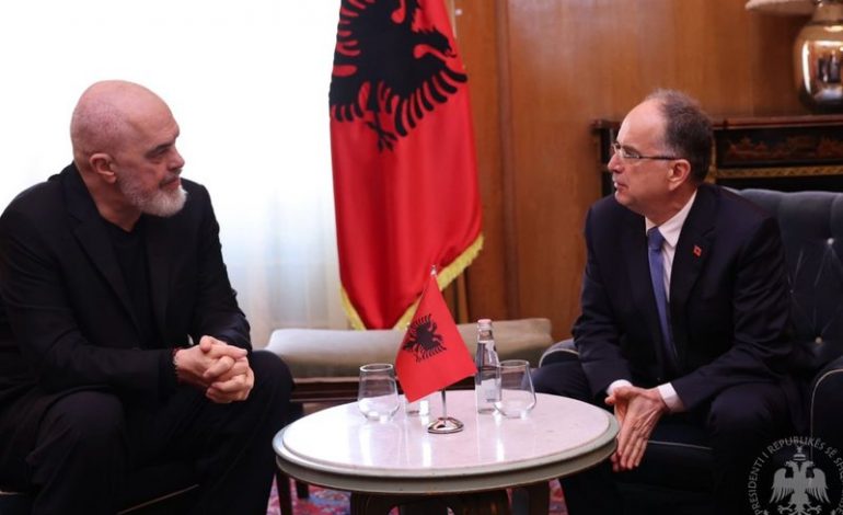NGA ERMAL NASUFI, TE ENEA KARAKAÇI/ Presidenti Begaj dekreton ndryshimet në kabinetin qeveritar