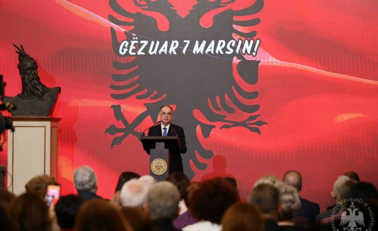 7 MARSI/ Presidenti Begaj takim me mësuesit shqiptarë nga vendi dhe diaspora: Gjuha, identiteti ynë