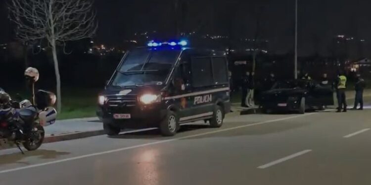 POLICIA BLINDON VLORËN/ Kontrolle të befasishme në automjete e persona të dyshimtë