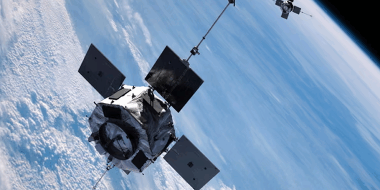 PARALAJMËRON NASA: Pjesët e një sateliti do të bien sot në Tokë