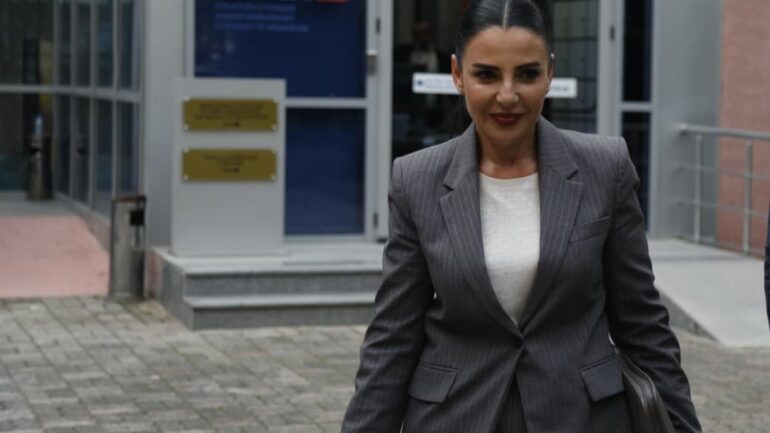 KËRKONTE RRËZIMIN E MASËS/ Apeli i GJKKO lë në fuqi pezullimin nga detyra të Belinda Ballukut