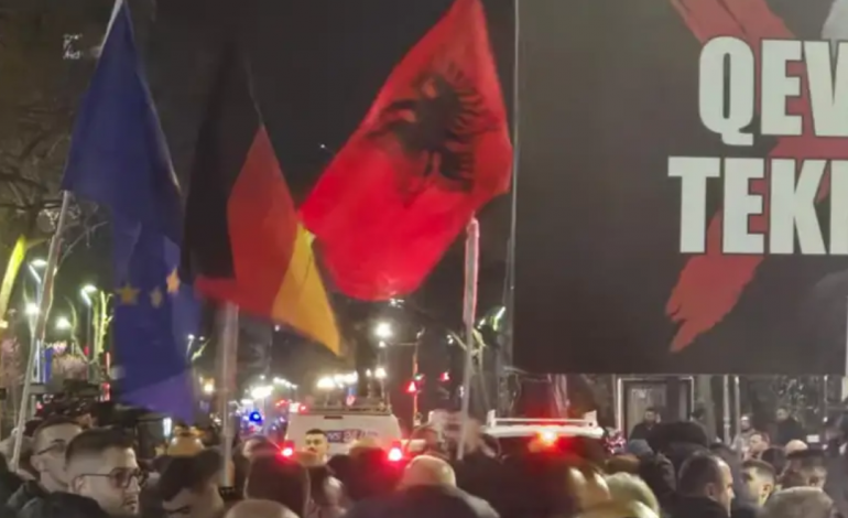 “Kryengritje paqësore” mes molotovëve