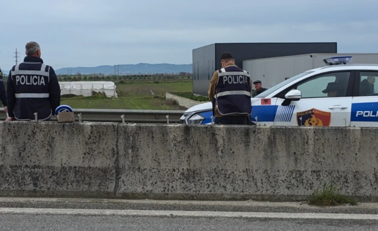 AKSIDENT NË LUSHNJË/ Makina përplas 43-vjeçarin që lëvizte me biçikletë, transportohet me urgjencë në spital