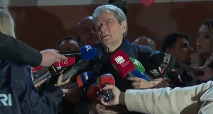FLET PAS PROTESTËS/ Berisha: E tmerruat Edi Ramën! Të japë dorëheqjen ose do ta tërheqim siç nuk ia pret mendja