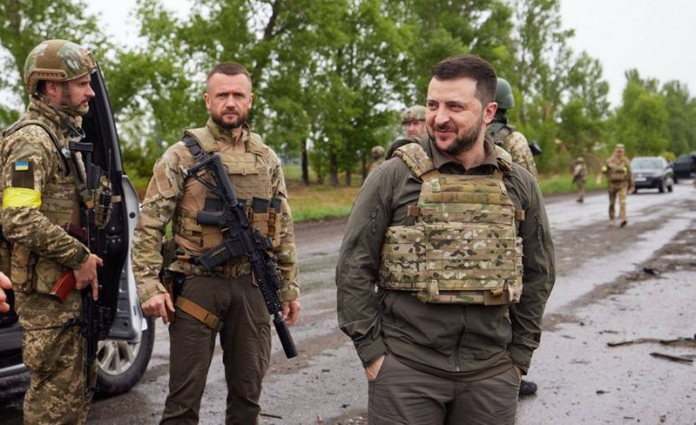 “PARLAMENT, OSE VIJA E PARË E FRONTIT”/ Zelensky vë para zgjedhjet deputetët ukrainas: Vendosni si do t’i shërbeni vendit