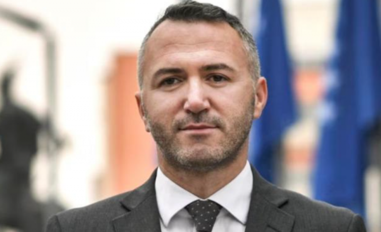 KOSOVË/ Kurti emëron këshilltarin e tij kryenegociator me BE-në