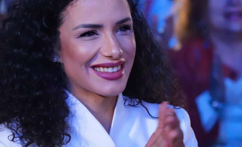 “PROBLEMI THEMELOR, HAPJA REALE E PARTISË”/ Dorëhiqet sekretarja e marrëdhënieve me publikun në PD: Vendimmarrja është në duart e një rrethi të ngushtë njerëzish! Vendim i vështirë, por…