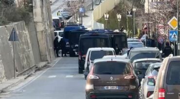“BLINDOHET” VLORA/ Forca të shtuara policore dhe kontrolle banesash, pamje nga operacioni