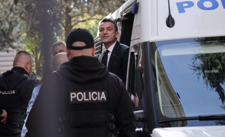 NIS PROCESI NDAJ ERION VELIAJT/ Mbahet seanca e parë e themelit